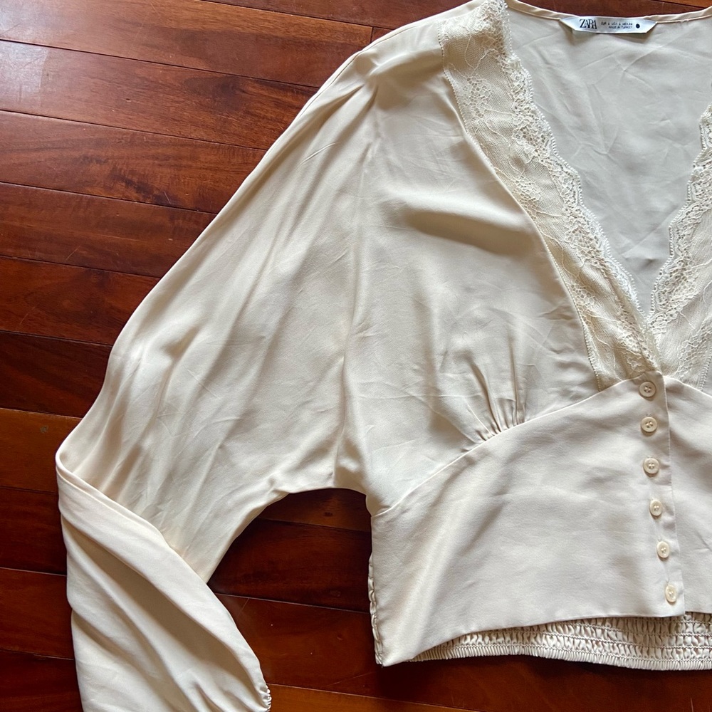 Zara cream coloured slightly cropped blouse, sz large, NWOT